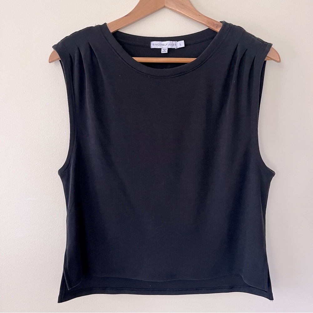 Sleeveless Black Crop Top / Tank Top Women’s L